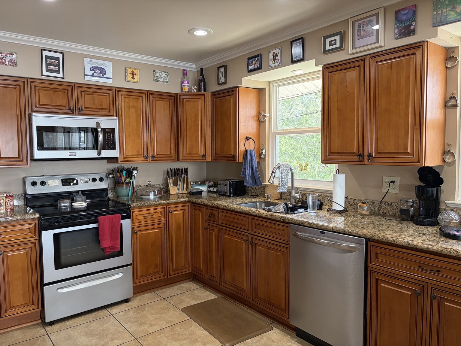Kitchen cabinets before being painted with SW Greek Villa in Hide-A-Way Lake, MS - Paint Star